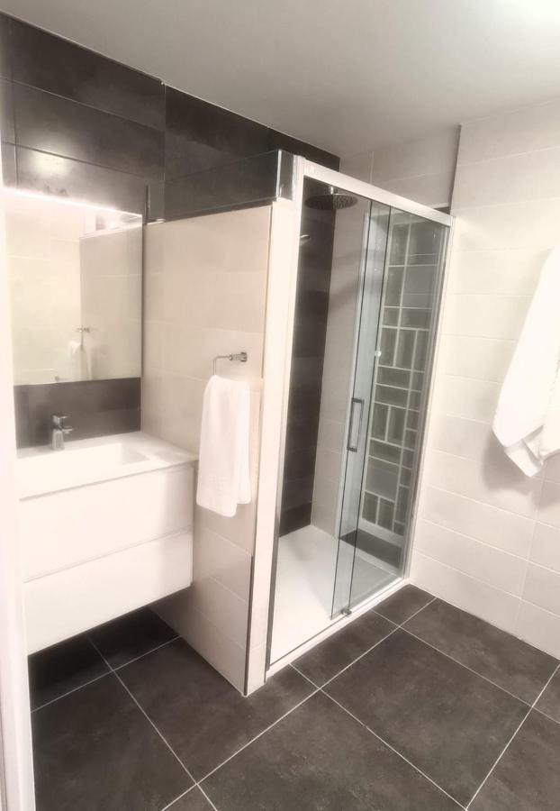 V53 A Apartment Виго Екстериор снимка